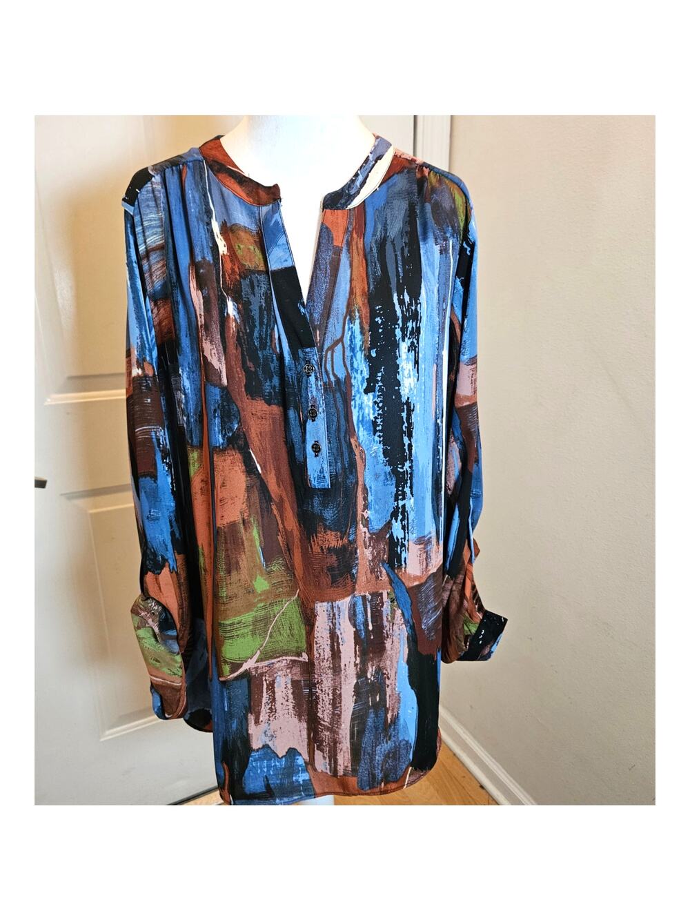 Zac&Rachel NEW Women's XL Blouse 3button Vneck, Yoke, tab long sleeves LtWt Poly